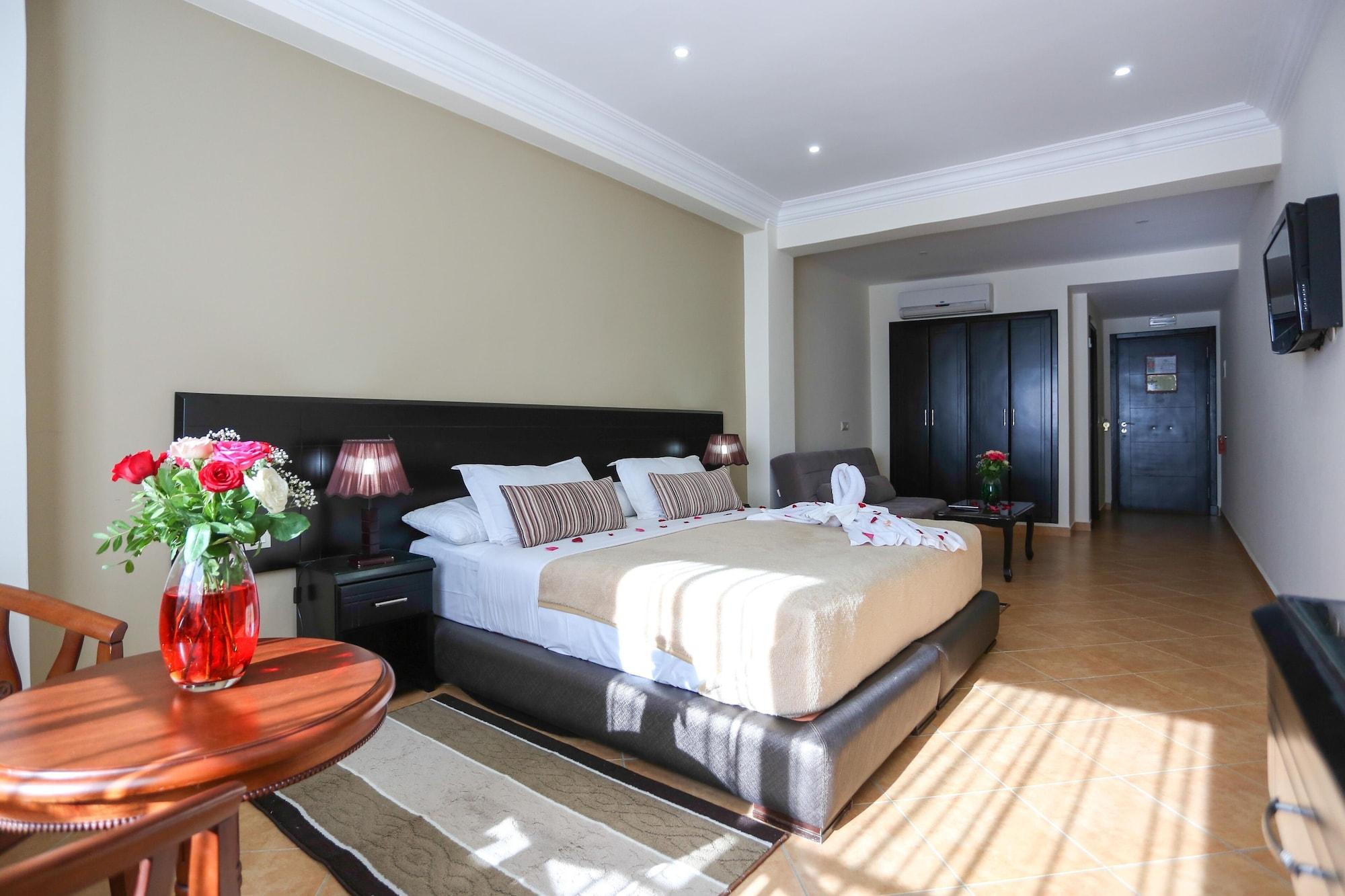 Hotel Suite Мартиль Экстерьер фото